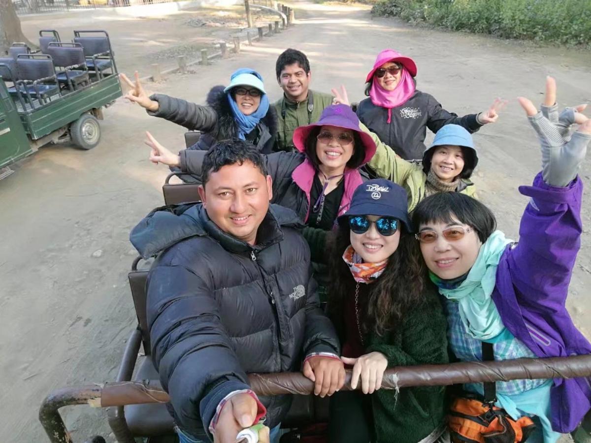 Hotel Chitwan Park Village Sauraha Esterno foto