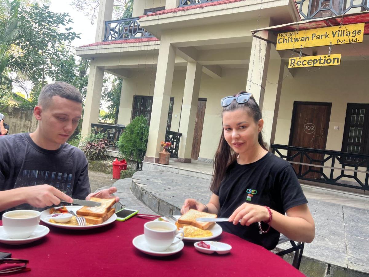 Hotel Chitwan Park Village Sauraha Esterno foto