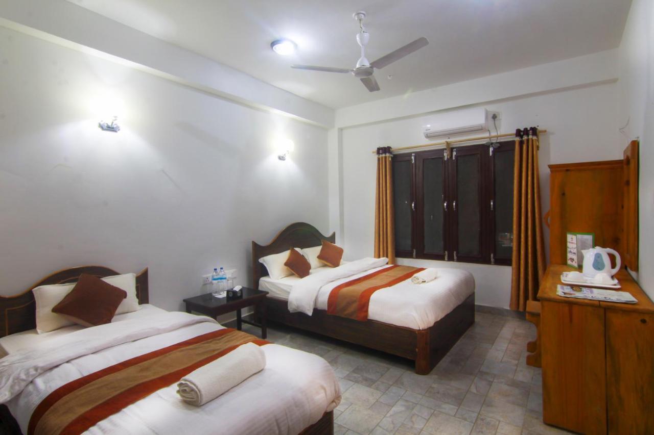 Hotel Chitwan Park Village Sauraha Esterno foto