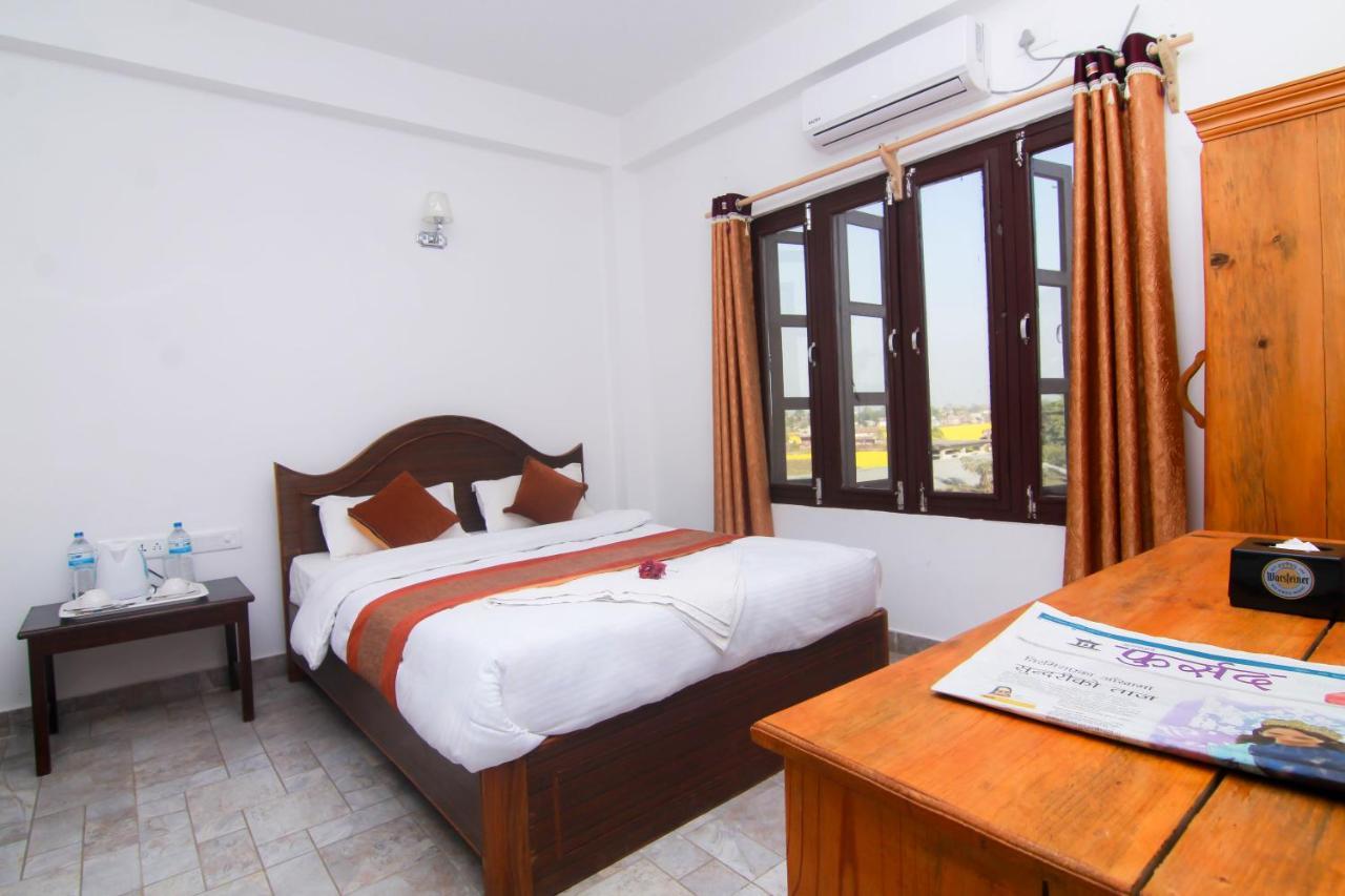 Hotel Chitwan Park Village Sauraha Esterno foto