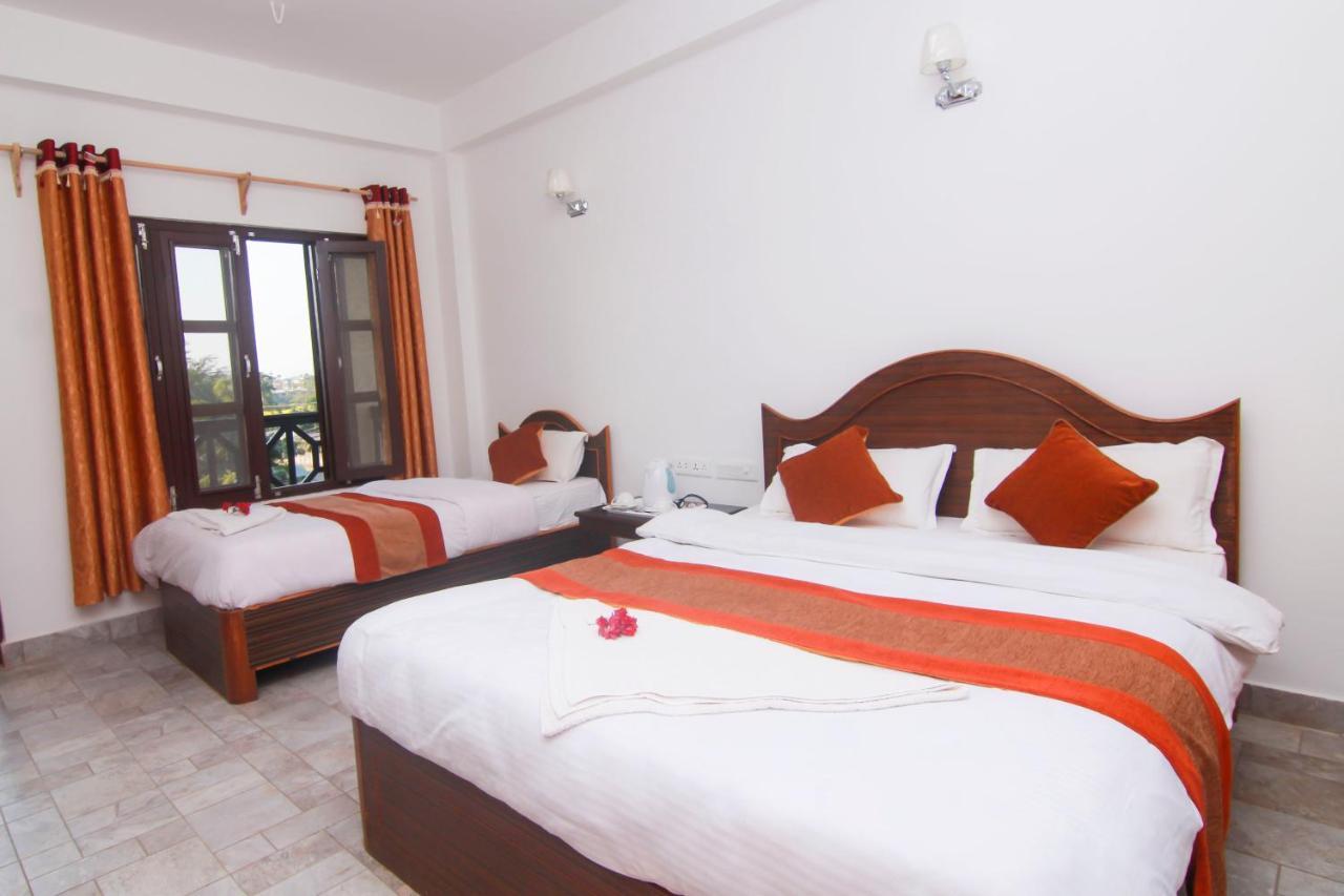 Hotel Chitwan Park Village Sauraha Esterno foto