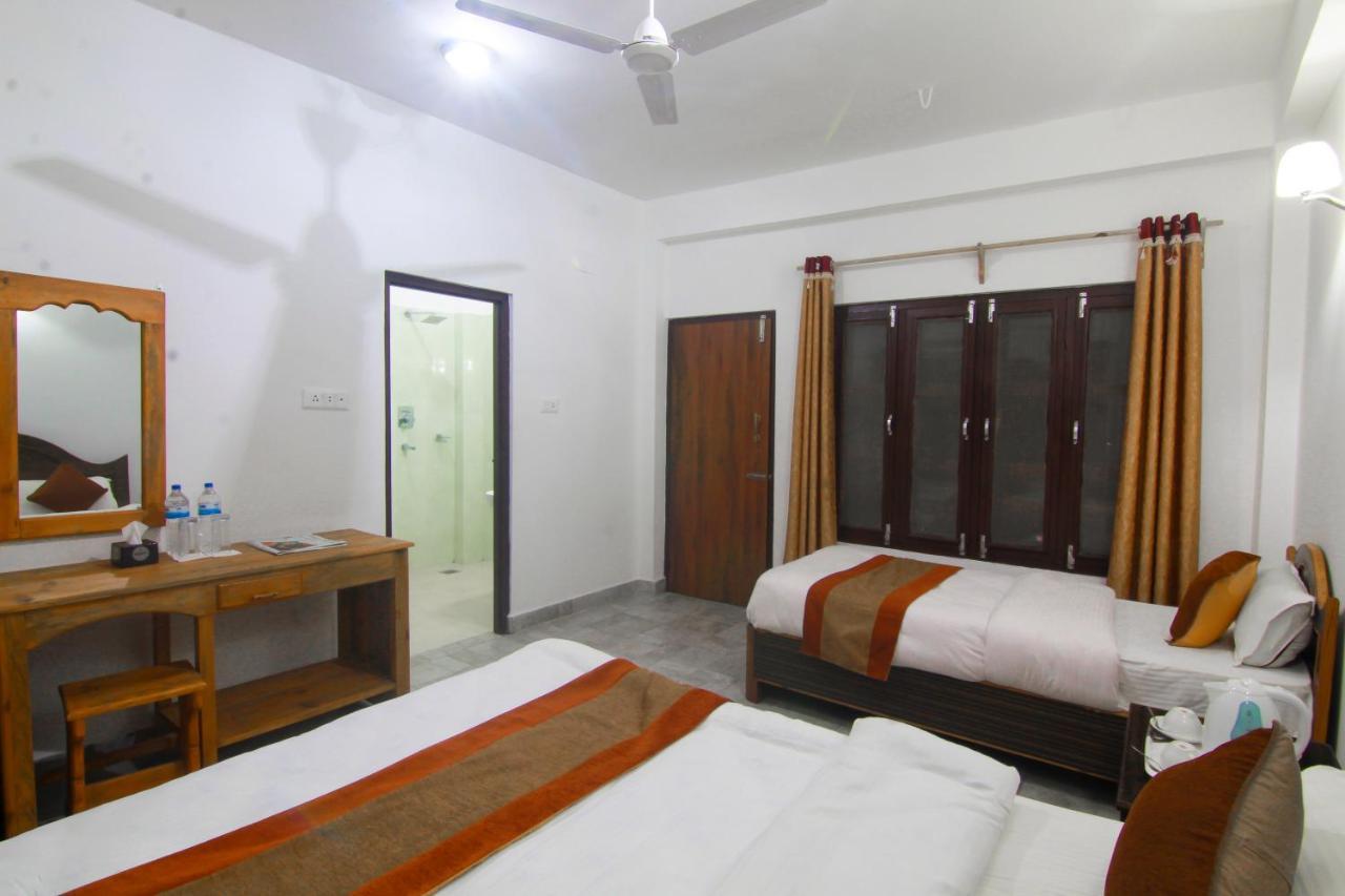 Hotel Chitwan Park Village Sauraha Esterno foto