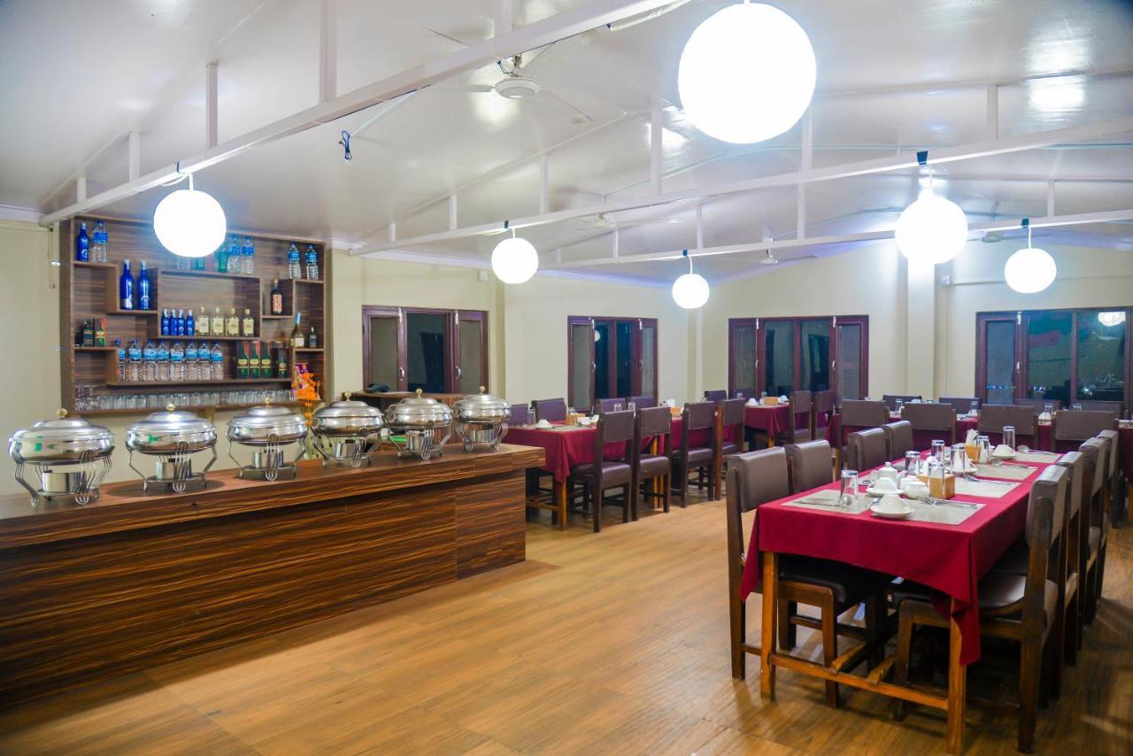Hotel Chitwan Park Village Sauraha Esterno foto