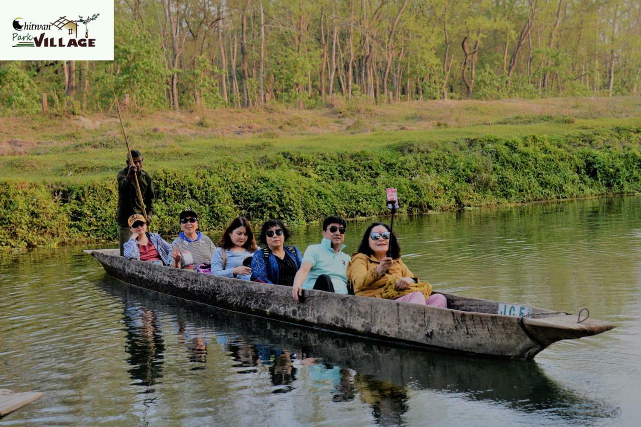 Hotel Chitwan Park Village Sauraha Esterno foto