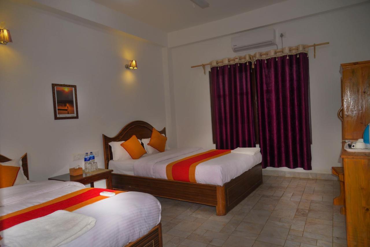 Hotel Chitwan Park Village Sauraha Esterno foto