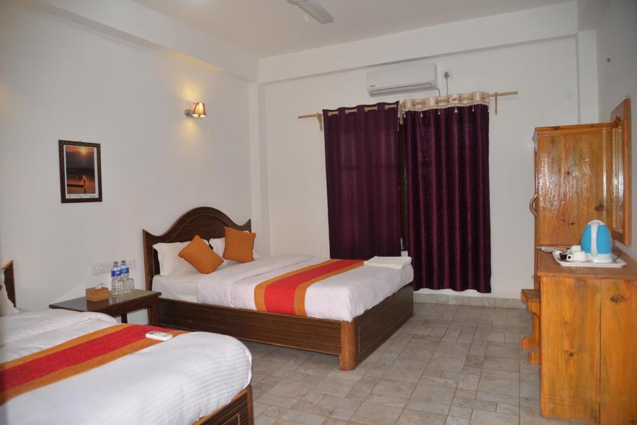 Hotel Chitwan Park Village Sauraha Esterno foto