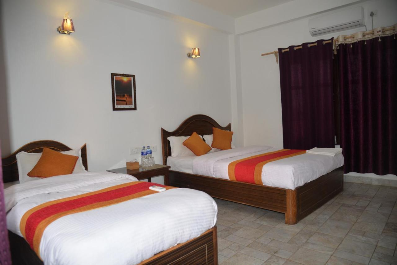 Hotel Chitwan Park Village Sauraha Esterno foto