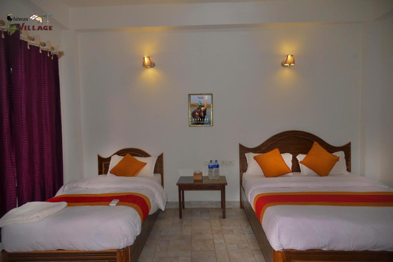 Hotel Chitwan Park Village Sauraha Esterno foto